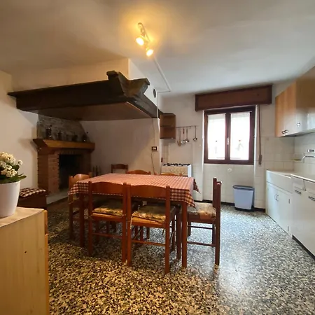 Lo Chalet Del Borgo アパート Anzino