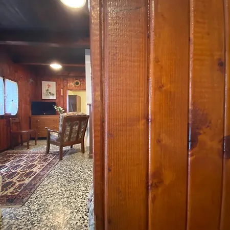 Lo Chalet Del Borgo アパート Anzino