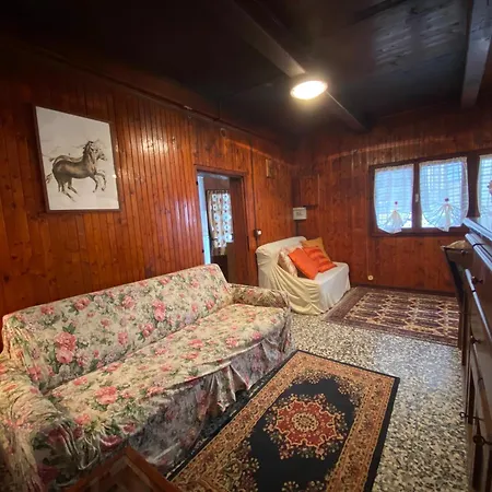 Lo Chalet Del Borgo アパート Anzino